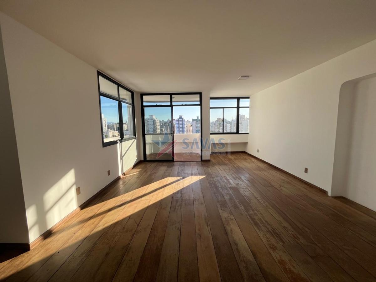 AMPLO 4 DORMITÓRIOS - JUNTO AO HIPPO